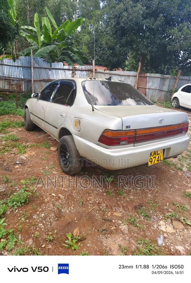 Toyota Corolla Sedan 1998 Gold