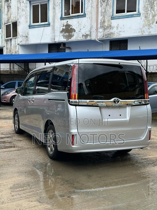 Toyota Noah 2020 Silver