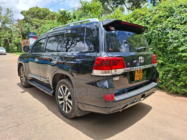 Toyota Land Cruiser 2011 Matt Black