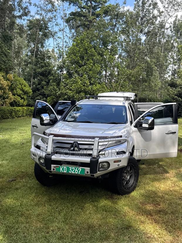 Mitsubishi Pajero Sport 2022 Off white