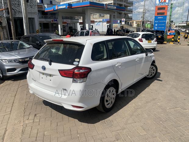Toyota Corolla Fielder 1.5 Hybrid FWD 2020 White