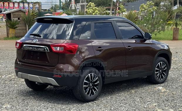 Toyota Urban Cruiser 2022 Brown