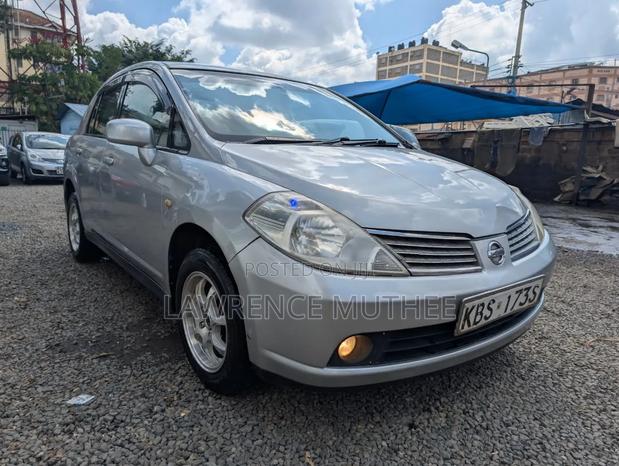 Nissan Tiida 2005 Silver