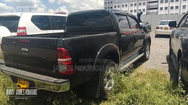 Toyota Hilux 2012 Black