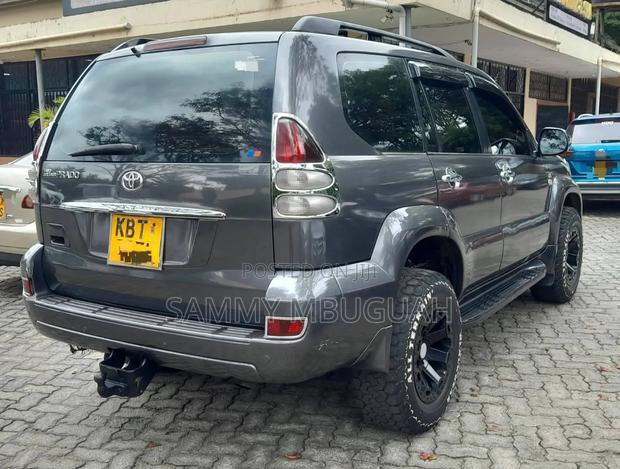 Toyota Land Cruiser Prado 2005 Gray