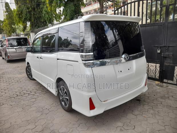 Toyota Voxy 2019