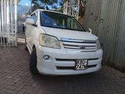Toyota Noah 2.0 FWD (8 Seater) 2005 White for sale