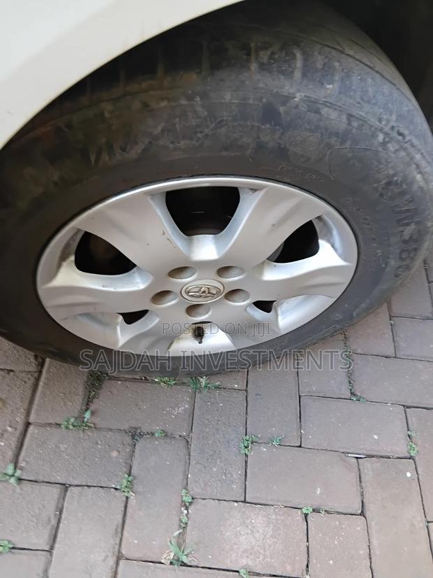Toyota Noah 2.0 FWD (8 Seater) 2005 White