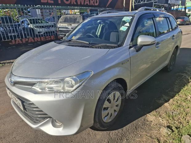 Toyota Corolla Fielder 2017 Silver