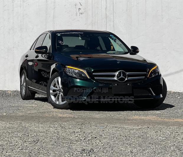 Mercedes-Benz C200 2019 Green
