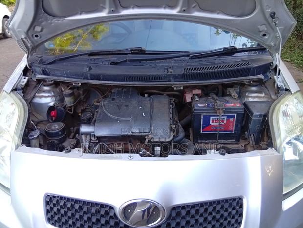Toyota Vitz 2006 Silver