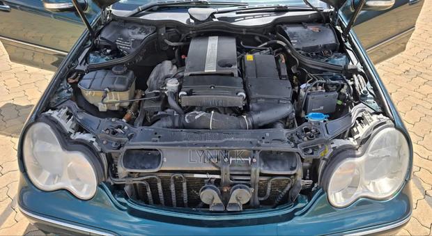 Mercedes-Benz C200 2005 Green