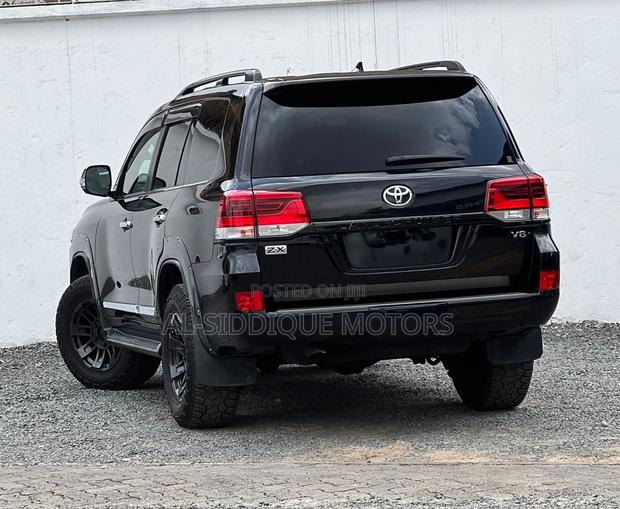 Toyota Land Cruiser 4.6 V8 ZX 2019 Black