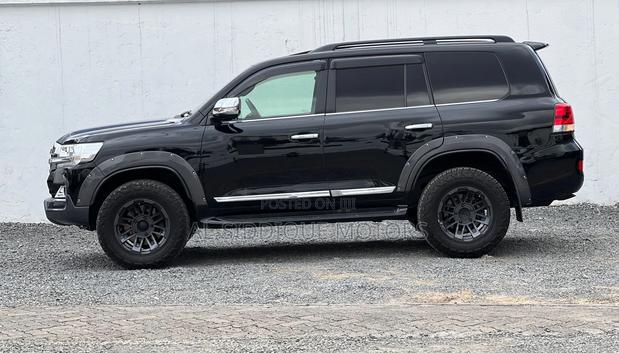 Toyota Land Cruiser 4.6 V8 ZX 2019 Black