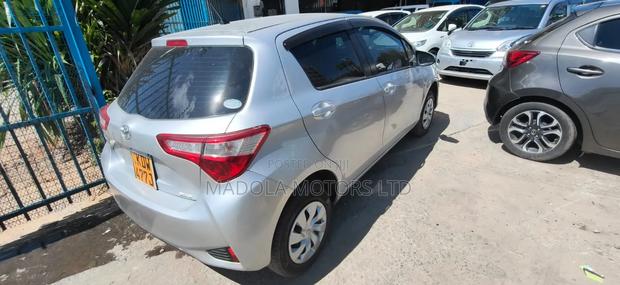 Toyota Vitz 1.3 AWD 5dr 2018 Silver