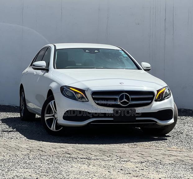 Mercedes-Benz E200 2017 Blue