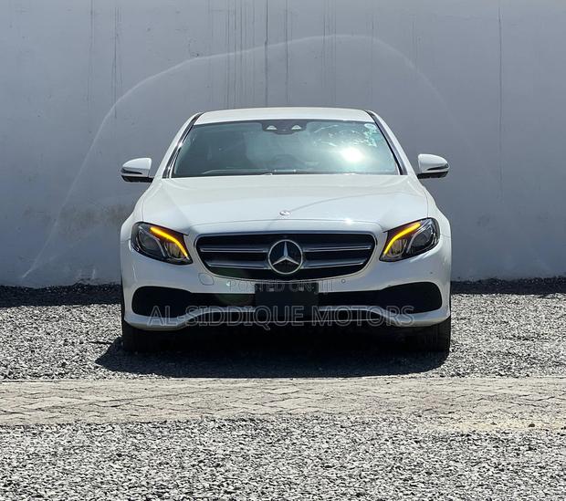 Mercedes-Benz E200 2017 Blue