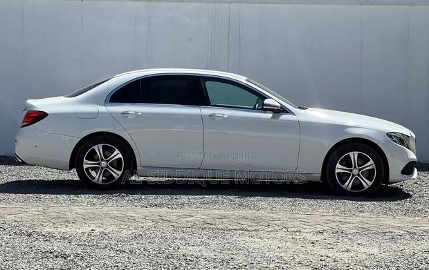 Mercedes-Benz E200 2017 Blue