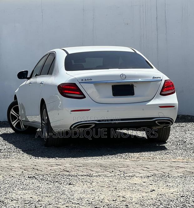 Mercedes-Benz E200 2017 Blue