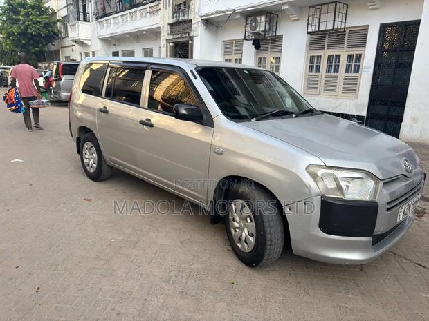Toyota Succeed SV Premium 2016 Silver