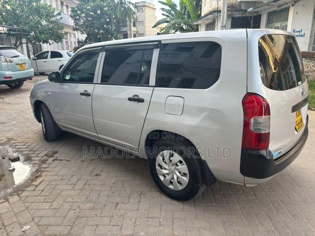Toyota Succeed SV Premium 2016 Silver