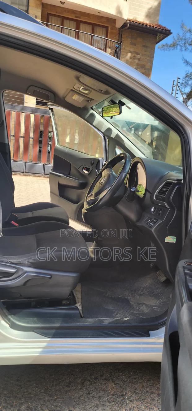 Toyota Ractis 1.3 FWD 2014 Silver