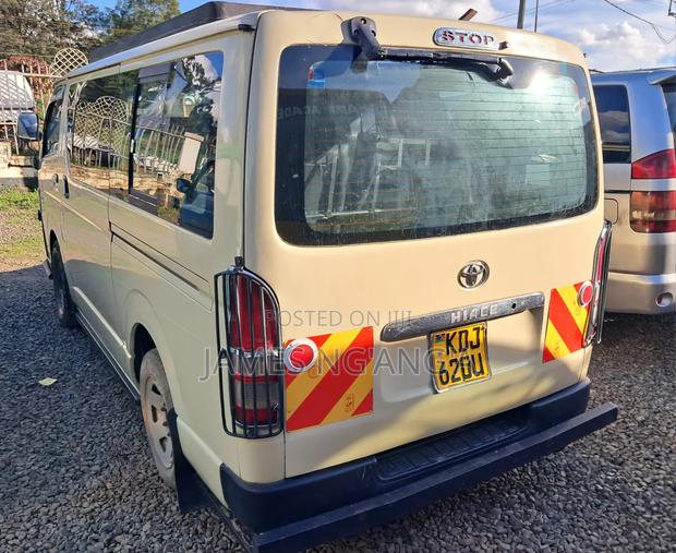 Toyota HiAce 2014 Beige