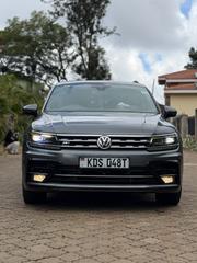 Volkswagen Tiguan 2018 Burgundy for sale