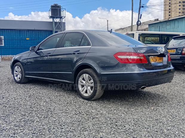 Mercedes-Benz E300 2010 Black