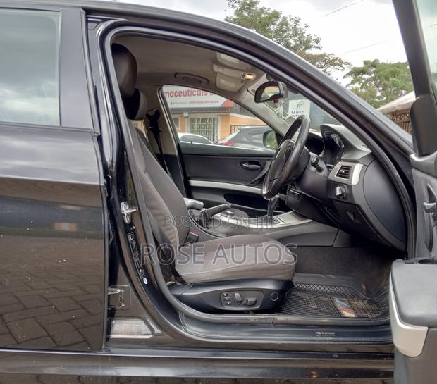 BMW 320i 2011 Black