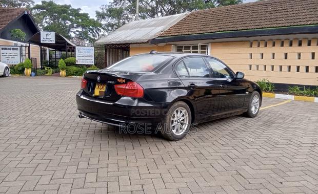 BMW 320i 2011 Black