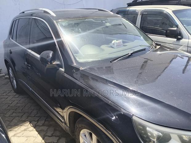 Volkswagen Tiguan 2012 Black