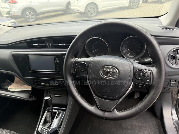 Toyota Auris 2016 Black