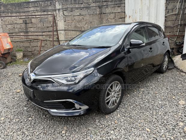 Toyota Auris 2016 Black