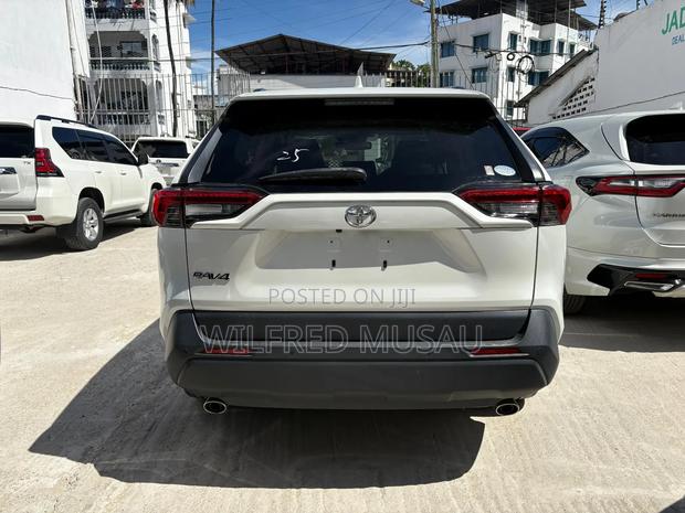 Toyota RAV4 2020 White
