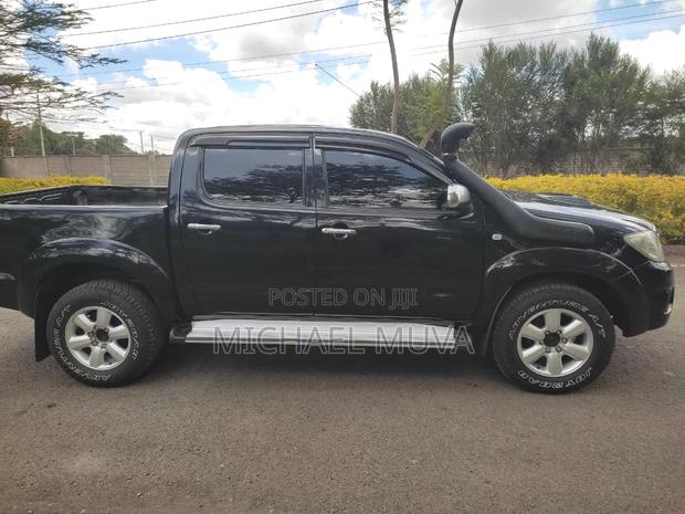 Toyota Hilux 2011 Black