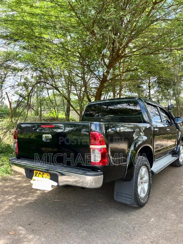 Toyota Hilux 2011 Black