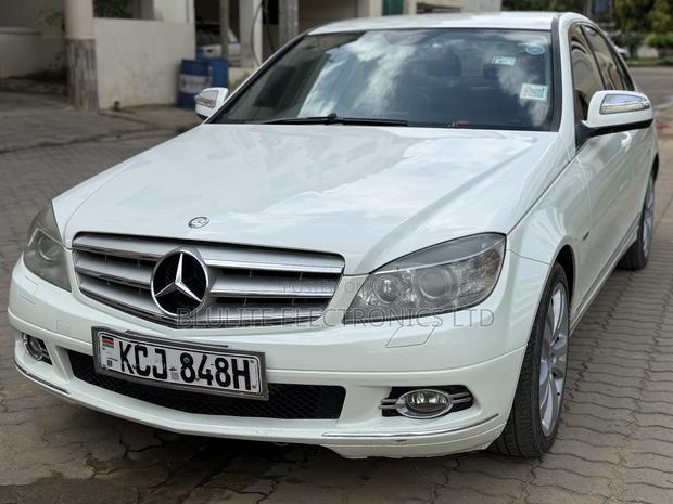 Mercedes-Benz C200 2010 Pearl
