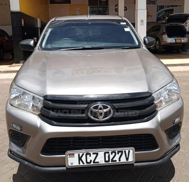 Toyota Hilux 2020 Gray