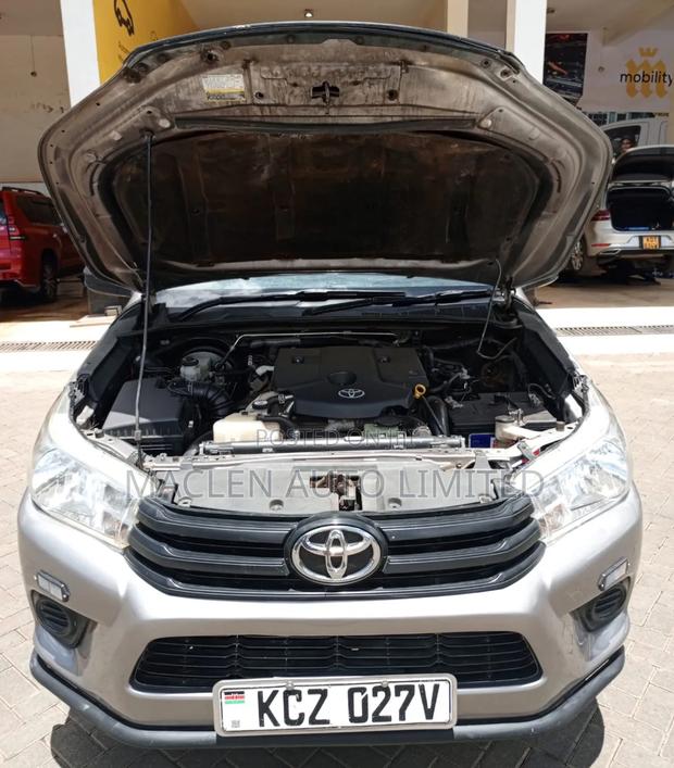 Toyota Hilux 2020 Gray