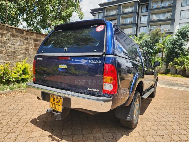 Toyota Hilux 2010 Blue
