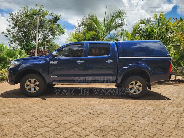 Toyota Hilux 2010 Blue