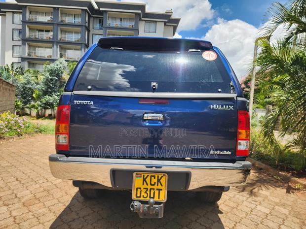 Toyota Hilux 2010 Blue