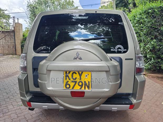 Mitsubishi Pajero V80 3.0 VR-I 2013 Gold