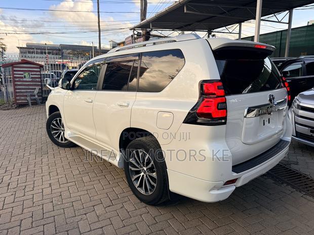Toyota Land Cruiser Prado 2.7 2019 White