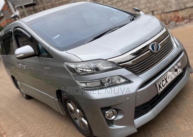 Toyota Alphard 2012 Silver