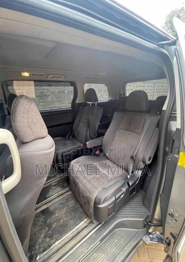 Toyota Alphard 2012 Silver