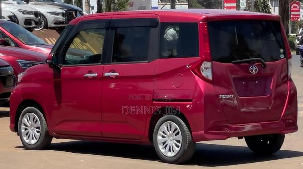 Toyota Roomy 1.0 FWD 2018 Maroon