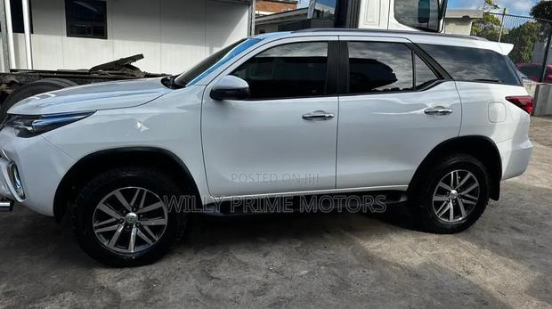 Toyota Fortuner 2.8 D AWD 2019 White
