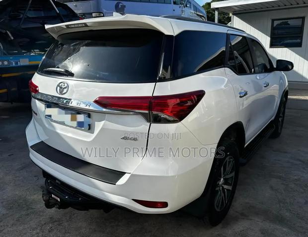 Toyota Fortuner 2.8 D AWD 2019 White